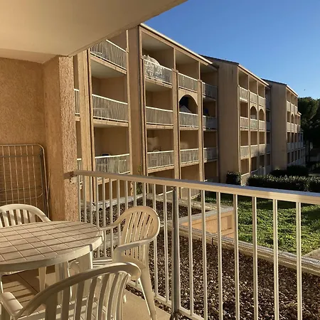 2 Pièces Avec Terrasse Et Piscine à - Fr-1-553-286 Appartement *